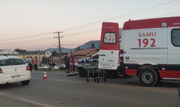 Grave Acidente Envolve Dois Carros E Uma Moto Na Sc R Dio Super