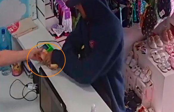 Criminoso ameaça comerciante com faca em assalto, em São João Batista