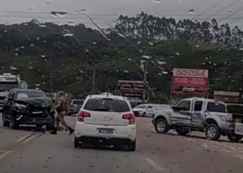 Acidente entre veículos é registrado na SC-410, em São João Batista