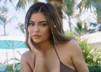 Penteados com tranças finas são a nova trend da estação