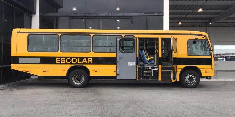 Educação de Canelinha recebe ônibus escolar