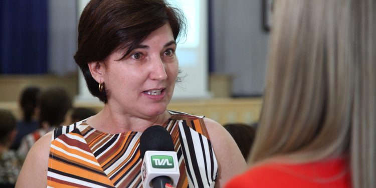 Em áudio, secretária de Canelinha fala ‘palavrão’ e diz que aulas não voltam