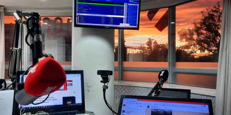 Fim de Ano da Super FM terá especiais e prêmios para os ouvintes