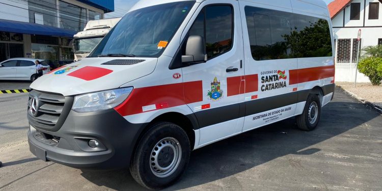 Secretaria de Saúde de Tijucas recebe nova van