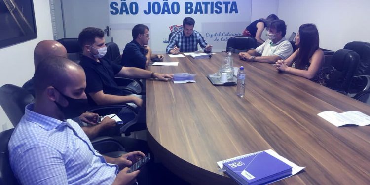 Vereadores eleitos pedem suspensão de licitação que permite SJB receber lixo de outros municípios