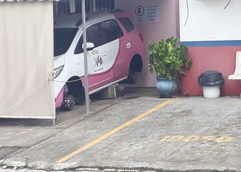 Bandidos furtam pneus do carro da Rede Feminina de Combate ao Câncer