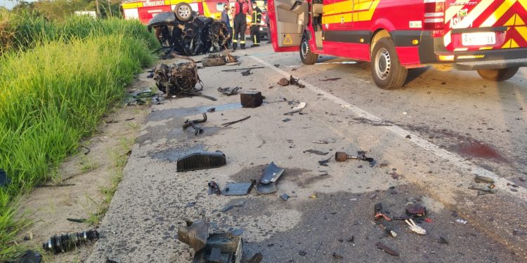 Acidente grave mata duas pessoas na SC-410
