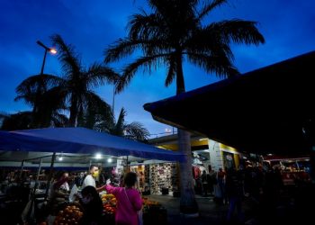 Governo assina novo decreto com restrições e toque de recolher