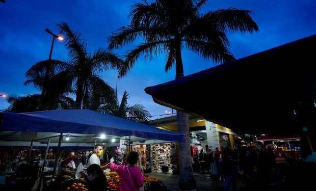 Governo assina novo decreto com restrições e toque de recolher