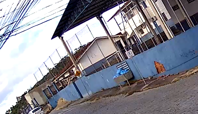 Criminosos invadem Escola do Jardim São Paulo, cortam fiação elétrica e arrancam lâmpadas