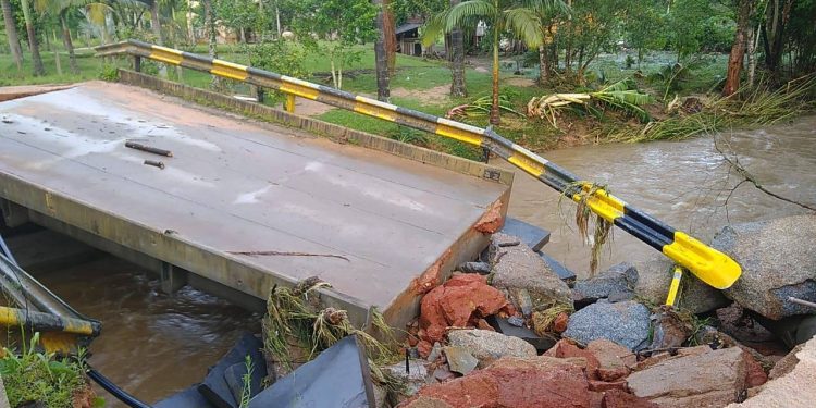 Chuva danificou 11 pontes em São João Batista. Duas cairam