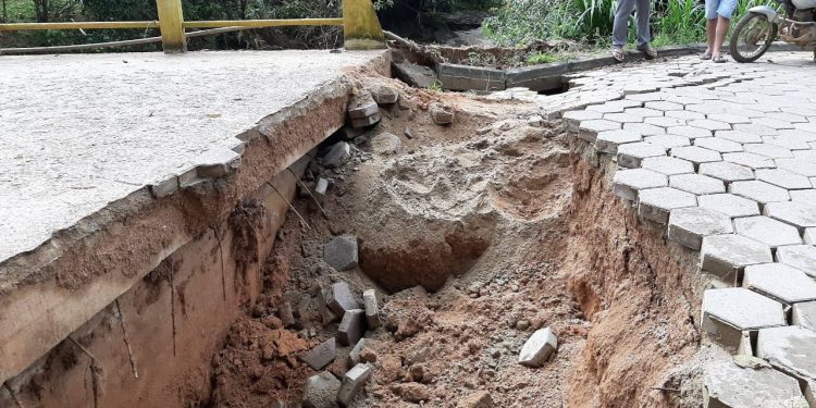 Chuva danificou 11 pontes em São João Batista. Duas cairam
