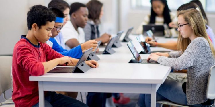 Escolas de Tijucas terão acesso à internet de alta velocidade