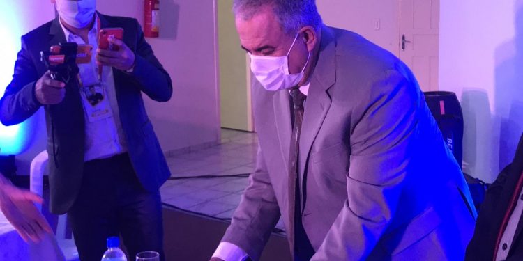 Elói toma posse em Tijucas e diz que politicagem leva ao atraso