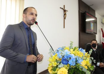 Vereador anuncia que vai doar todo salário para instituições e famílias carentes
