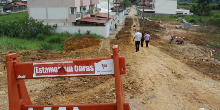 Começa a pavimentação da Servidão João Setero de Simas, em São João Batista