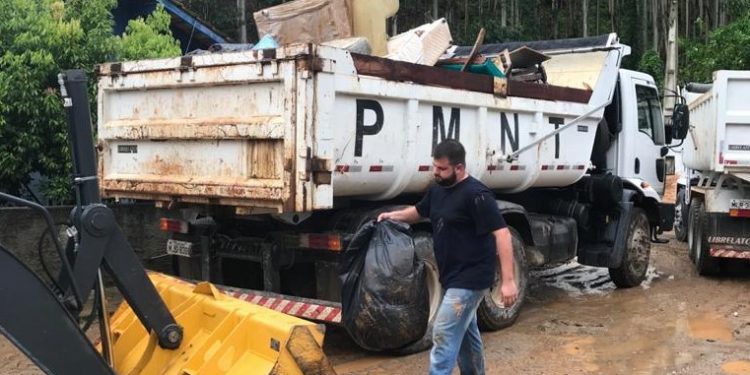 Pontes de Nova Trento estão cedendo e município deve decretar emergência