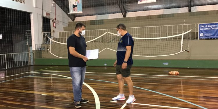 Ginásio de Esportes de Nova Trento ganha iluminação de LED