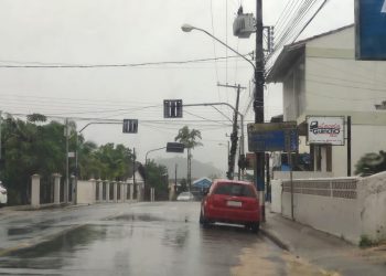 Semáforos na rua Zunino Neto estão desligados para manutenção