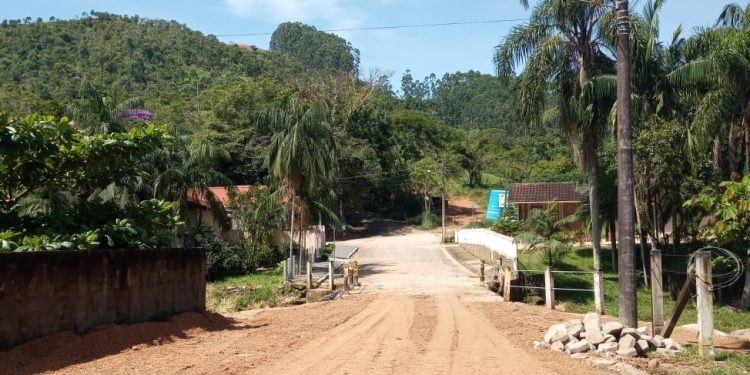 Trânsito em ponte próxima à Cascata do Fernandes é liberado