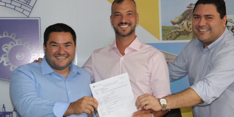 Deputado Ricardo Alba destina recursos para Canelinha