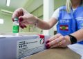 Distribuição das doses da vacina de Oxford começa na segunda-feira em Santa Catarina