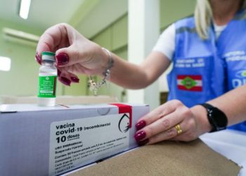 Distribuição das doses da vacina de Oxford começa na segunda-feira em Santa Catarina