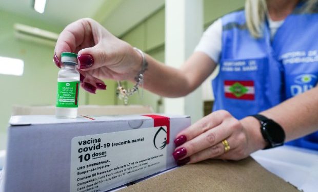 Distribuição das doses da vacina de Oxford começa na segunda-feira em Santa Catarina