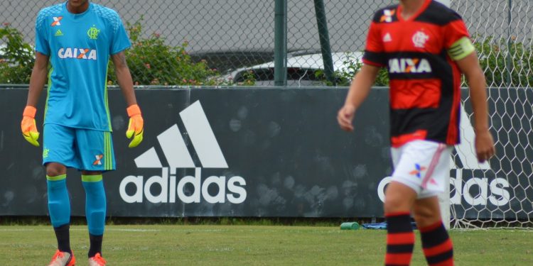 Ex-Flamengo, Dener Machado se aposenta aos 23 anos, após contusões no joelho