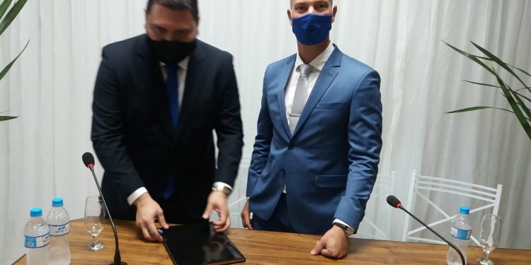 Diogo Maciel é empossado prefeito de Canelinha
