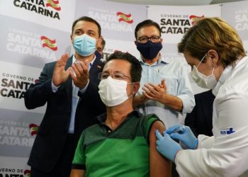 Santa Catarina inicia a vacinação contra a Covid-19