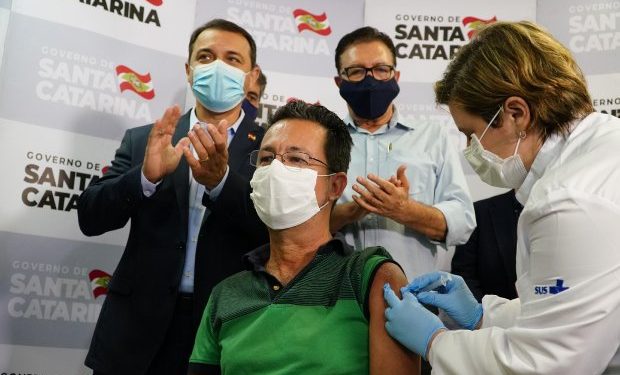 Santa Catarina inicia a vacinação contra a Covid-19