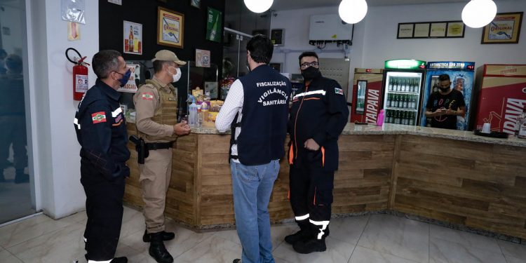 Forças de segurança fiscalizam cumprimento de decreto de lockdown