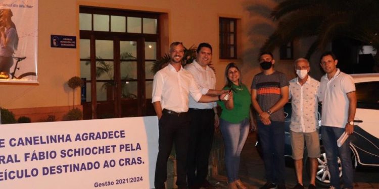 Canelinha recebe dois veículos para área de Assistência Social