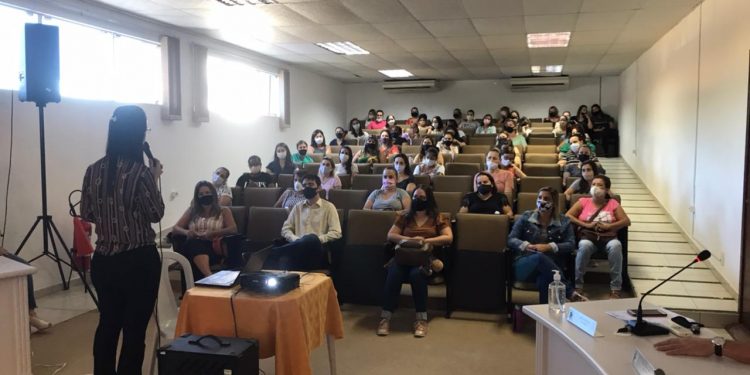 Aulas em Canelinha retornam na próxima segunda-feira