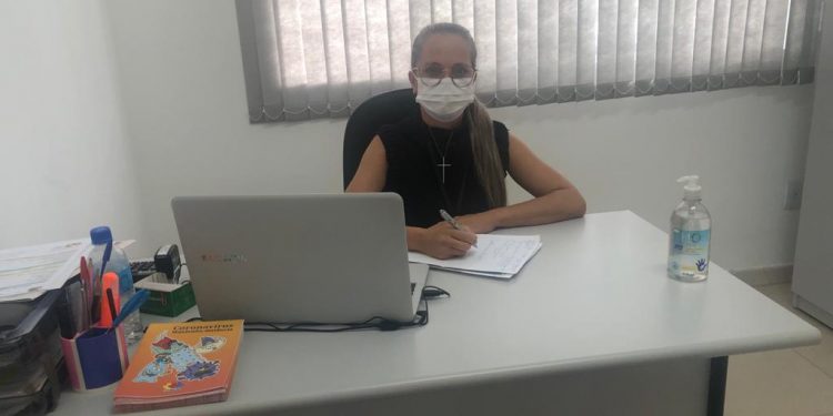 Katia Battisti coordena o Cras de Nova Trento