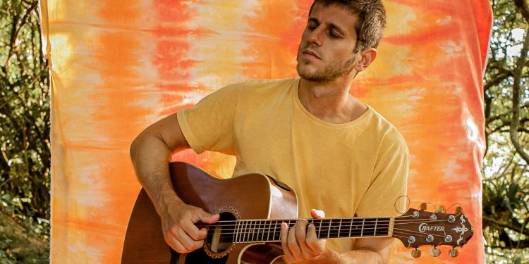 Gui Franzói inicia o ano com lançamento de nova música com inspiração solar