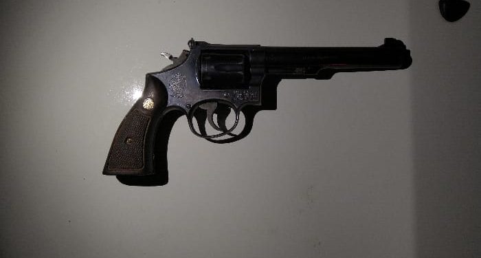 Homem é preso após atirar contra vizinho, em São João Batista