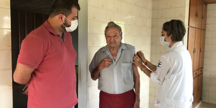 Nova Trento inicia vacinação contra a Covid-19 em idosos acima de 90 anos