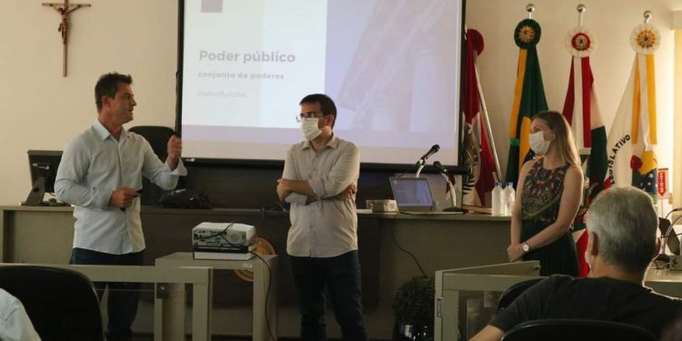 Legislativo realiza grupo de estudos sobre atividades parlamentares
