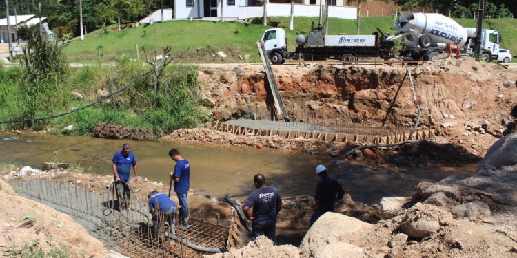 Construção de ponte na Estrada Geral da Arataca tem sequência