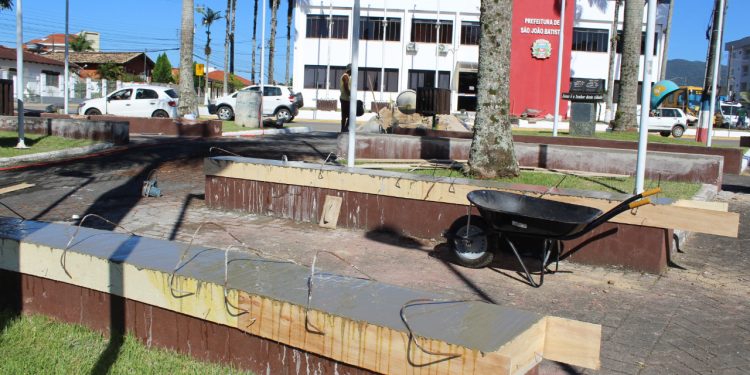 Ruas, praças e pontes de São João Batista recebem melhorias