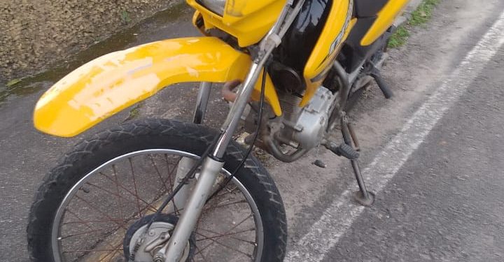 Casal fica ferido em acidente no Centro de São João Batista