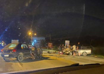 Grave acidente na SC-410 deixa três pessoas feridas