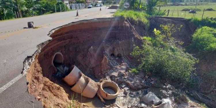 Prefeitura de SJB quer autorização para iniciar trabalhos em cratera na SC-108