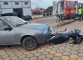 Acidente entre carro e moto deixa mulher ferida, na SC-410