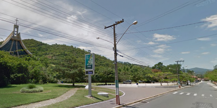 Motociclista perde o controle e sofre acidente, em Nova Trento