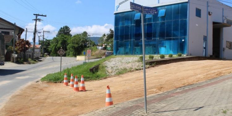 Obra de pavimentação da rua Arnaldo Antônio da Silva tem início nesta segunda