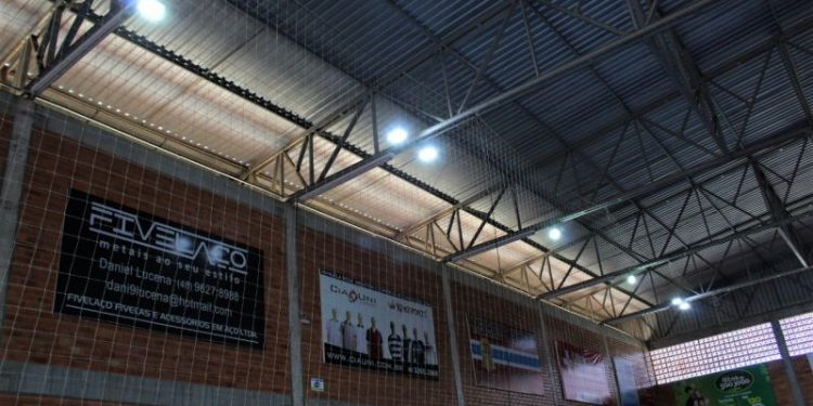 Ginásio de Esportes Nilo Booz ganha iluminação LED