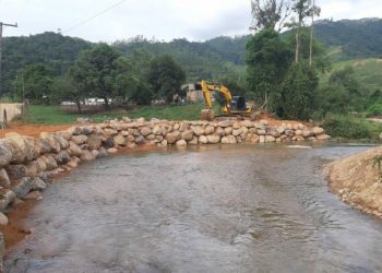 Infraestrutura realiza enrocamento na Estrada Geral da Arataca